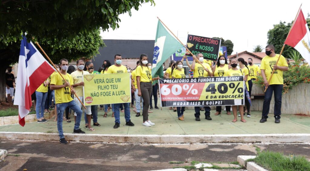 Educação cobra o que é de direito (Foto: Adamy Gianinni)