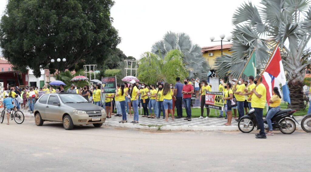 Professores exigem rateio dos precatórios (Foto: Adamy Gianinni)
