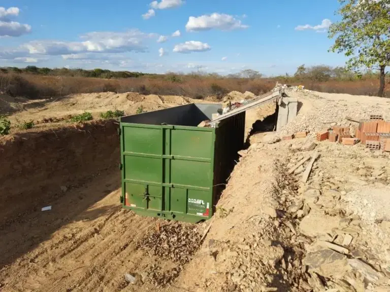 Tabocas do Brejo Velho passa a fazer o descarte de resíduos sólidos no aterro sanitário em Barreiras. Os resíduos são levados em containers (Foto: Adamy Gianinni)