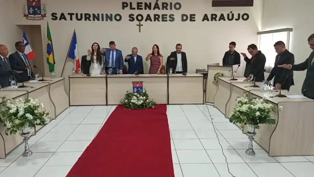 Cerimônia de posse do prefeito e vereadores de Tabocas do Brejo Velho - BA (Foto: Câmara Municipal/Facebook)