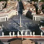 Vista aérea da Praça de São Pedro, Vaticano (Créditos: Freepik Premium)