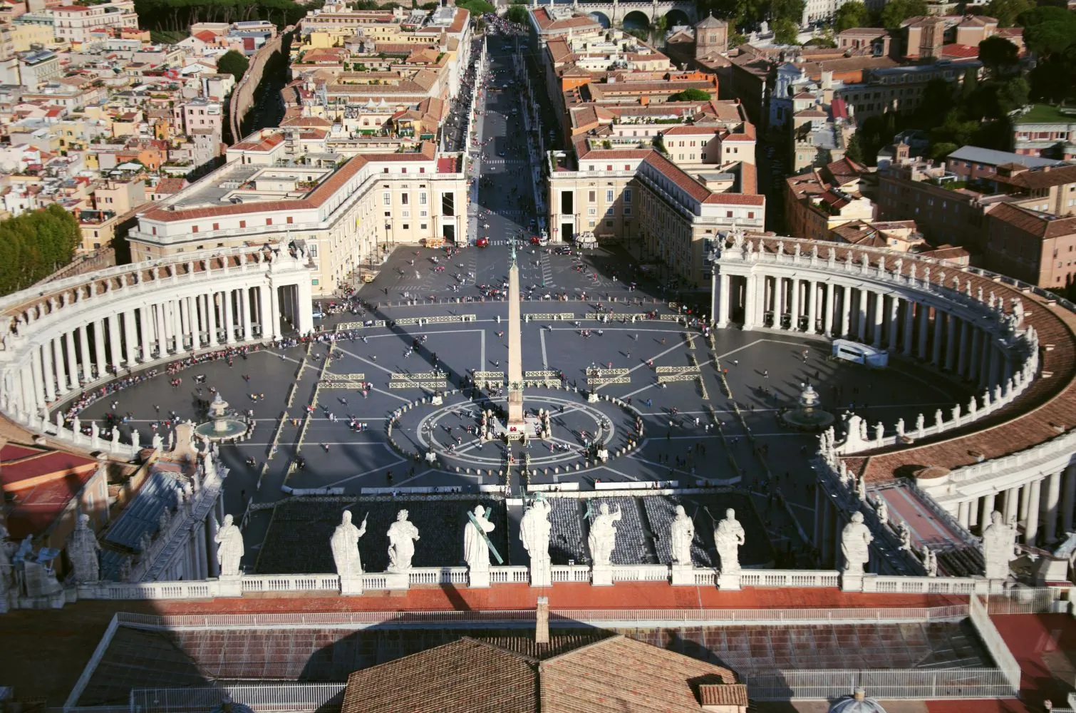 Vista aérea da Praça de São Pedro, Vaticano (Créditos: Freepik Premium)
