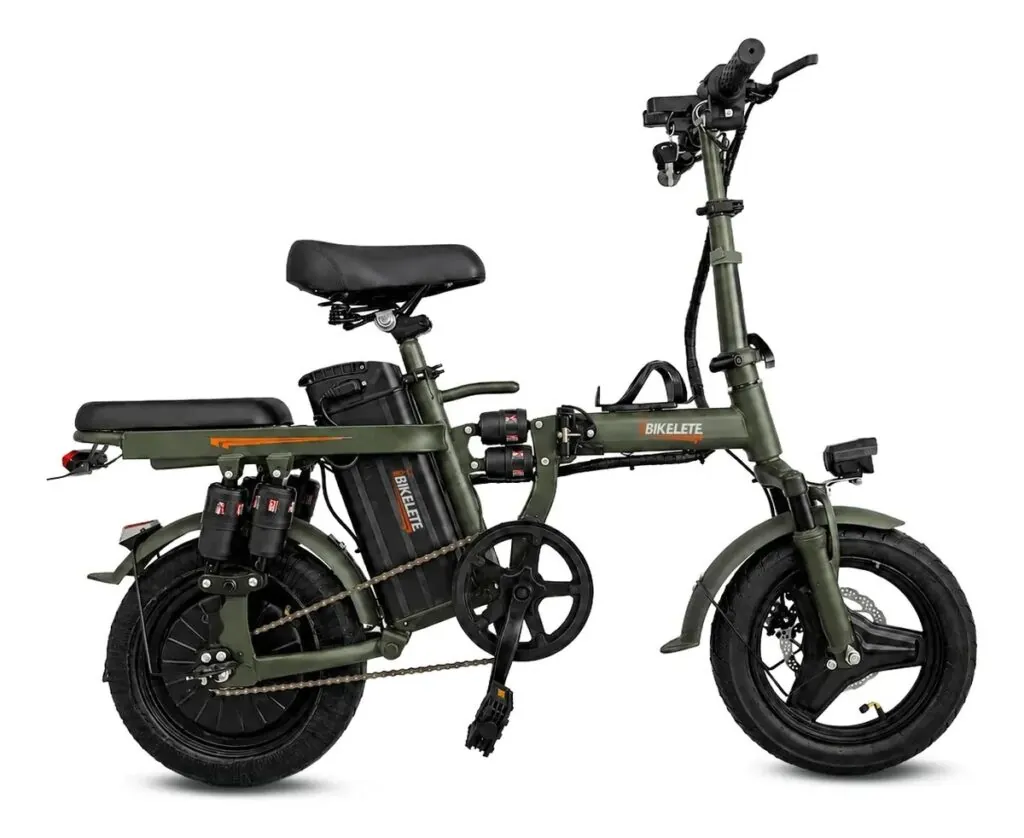 Bicicleta elétrica dobrável verde militar com dois assentos (Foto: Divulgação)